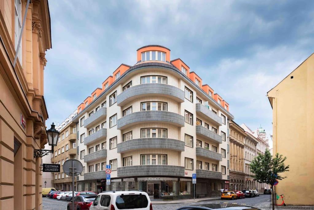 Апартаменти Colourful Modern Flat / Balcony / Charles Bridge Прага