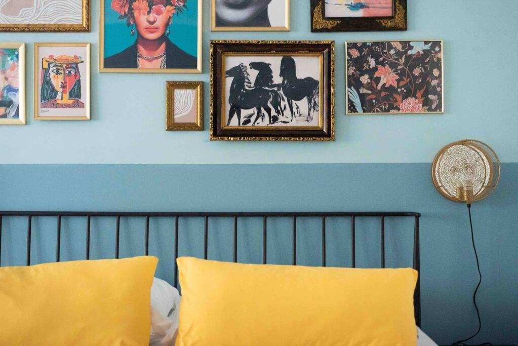 Colourful Modern Flat / Balcony / Charles Bridge Апартаменти
