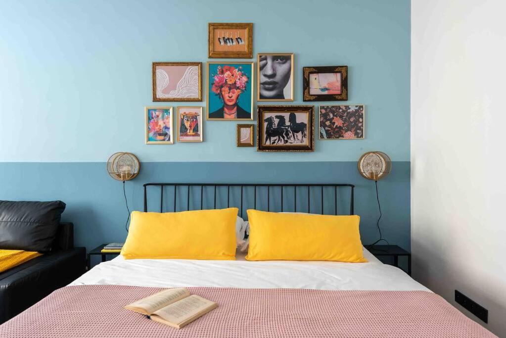 Colourful Modern Flat / Balcony / Charles Bridge Прага