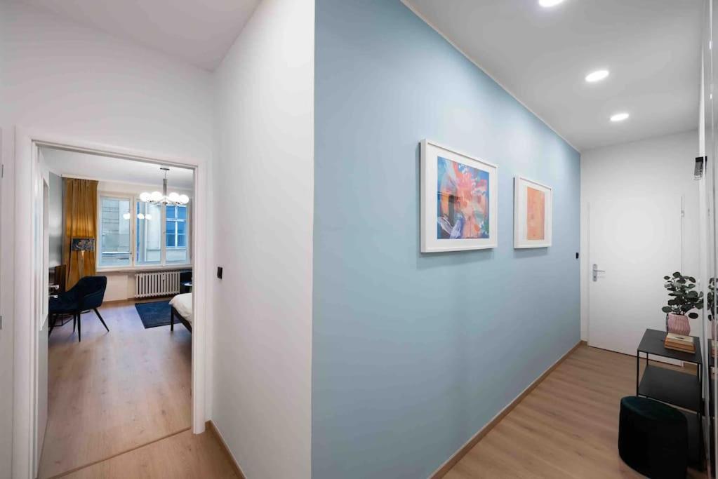 Апартаменти Colourful Modern Flat / Balcony / Charles Bridge