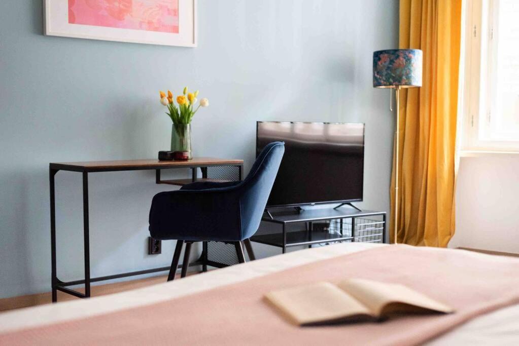 Colourful Modern Flat / Balcony / Charles Bridge * Прага